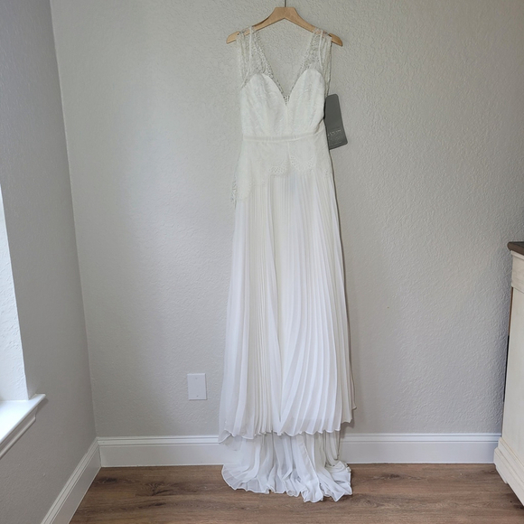 ASOS EDITION Sophia Plunge Lace White Wedding Dress Pleated Skirt Size 8 Maxi - mordernwear.com ASOS EDITION Sophia Plunge Lace White Wedding Dress Pleated Skirt Size 8 Maxi - mordernwear.com